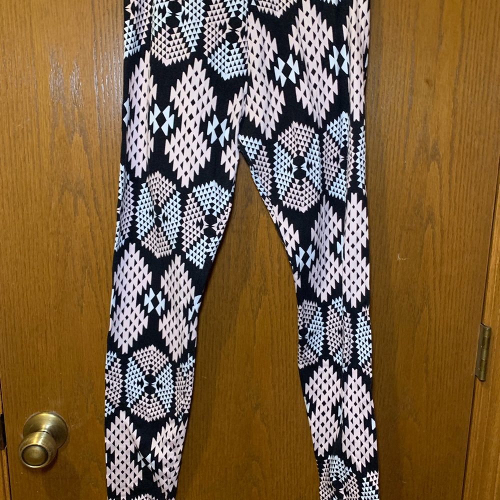Charlotte Russe Black & Pink Geometric Print Leggings – Size L